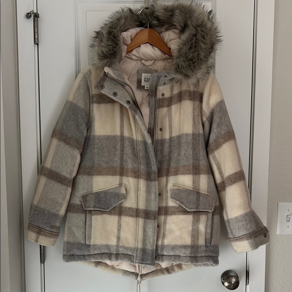 Gap Women’s  Plaid Jacket with Faux Fur Hood - Cream and Gray